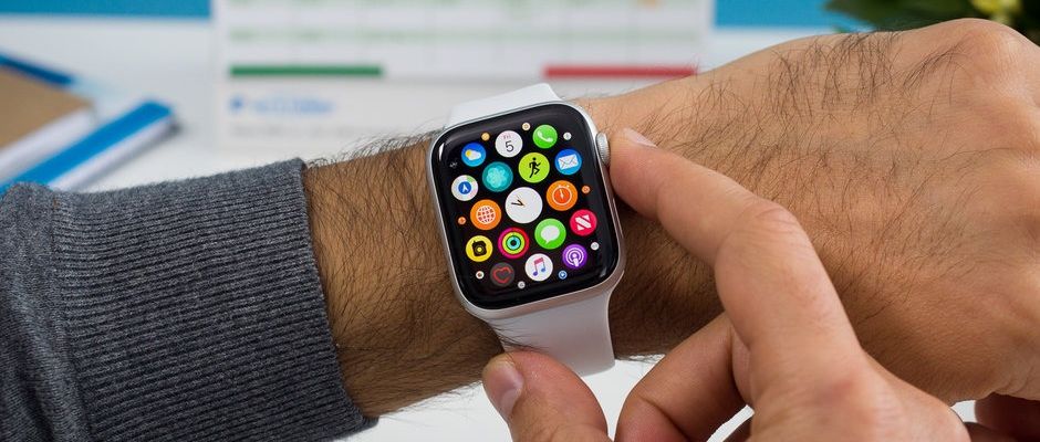 Apple Watch Series 4 là thiết bị đeo bán chạy nhất trong năm 2018