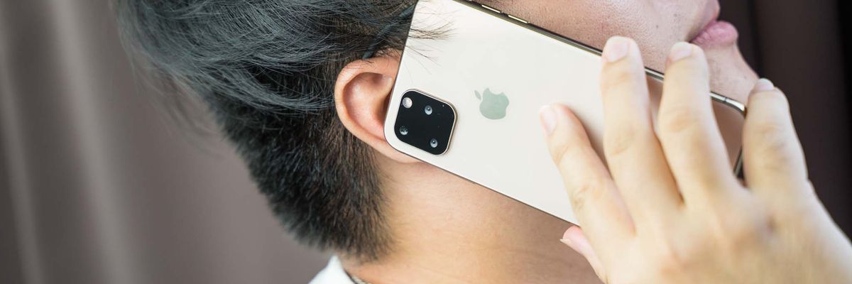 Trên tay nhanh iPhone XI "fake": Dùng chip MediaTek, hỗ trợ 2 SIM, pin 3,000 mAh, có CH Play