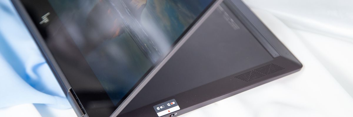 Trên tay HP Envy x360 13 2019: Chip AMD Ryzen 3000 series, gọn nhẹ, phím cứng tắt camera không sợ quay lén