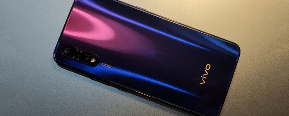 Vivo Z5 lộ ảnh thực tế trước ngày ra mắt, xác nhận có màn hình giọt nước, 3 camera sau