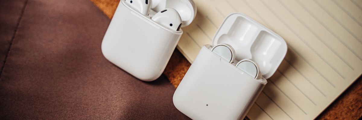 Giá chỉ bằng 1/3 nhưng AirDots Pro sở hữu 3 ưu điểm mà Apple AirPods không có