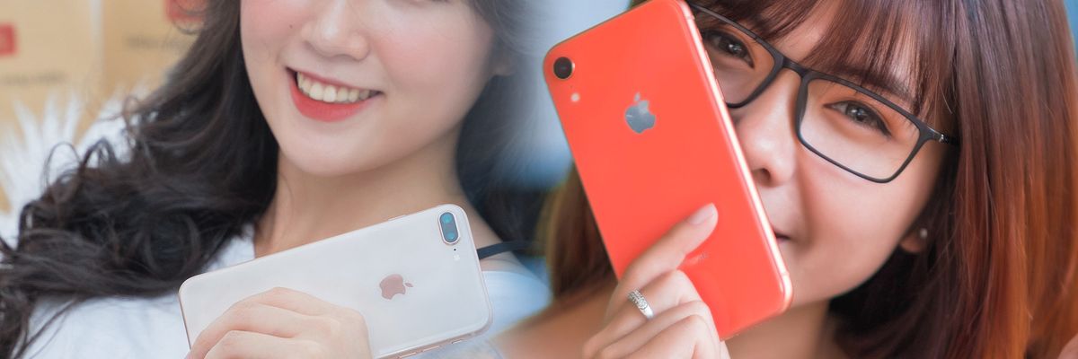 So sánh iPhone XR và iPhone 8 Plus: Chọn tai thỏ 2 SIM hay phím home màn hình truyền thống?