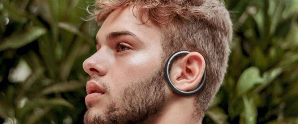 Nhìn mẫu tai nghe true wireless xấu và dị thế này mới thấy phải cảm ơn nhóm thiết kế AirPods của Apple