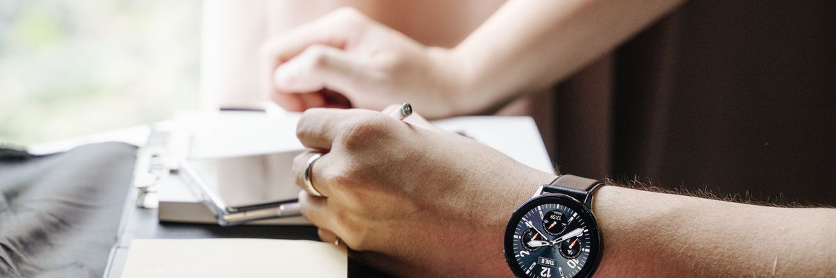 Trên tay Watch Active 2 bản cao cấp: Khung thép không gỉ, dây da, các tính năng không đổi