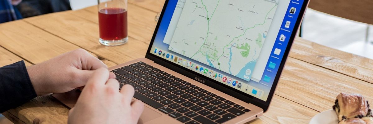 Không phải thương hiệu, hiệu năng hay bàn phím, tôi chọn Macbook vì thiết kế và màn hình