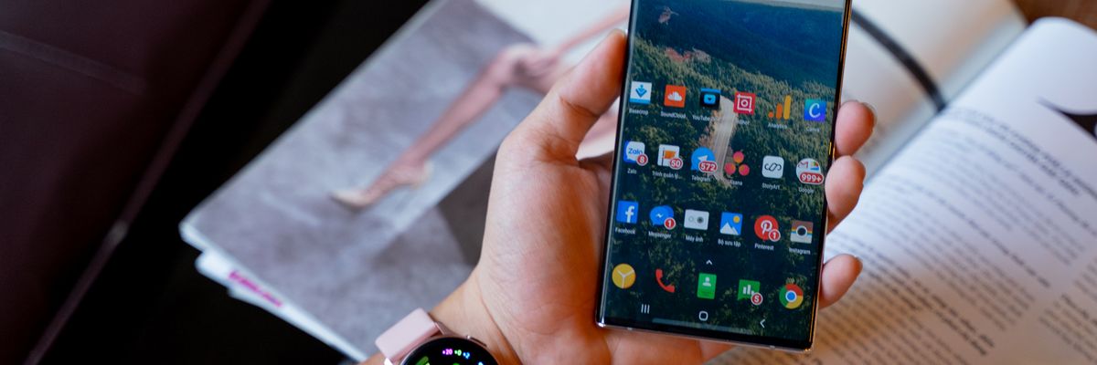Đánh giá Galaxy Watch Active2: Thiết kế đẹp, quá nhiều tính năng, pin tốt hơn, viền bezel kém hữu dụng