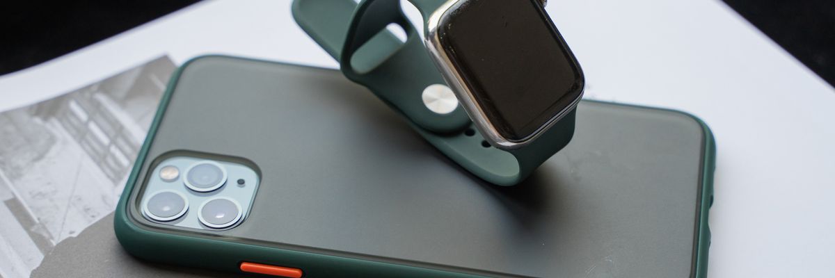 Giới thiệu combo "Xanh rêu" ốp lưng iPhone 11 Pro/Pro Max và dây đeo Apple Watch