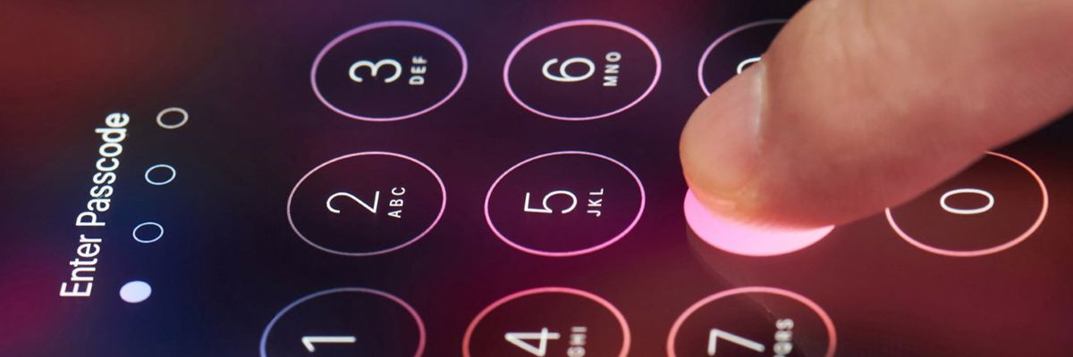 FBI lại nhờ Apple mở khóa 2 chiếc iPhone của một kẻ xả súng ở Florida