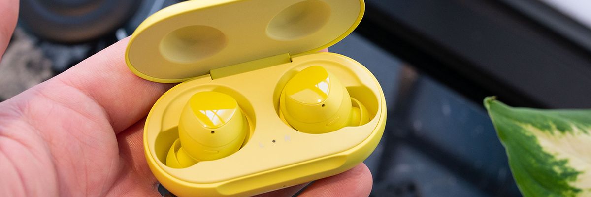 Samsung Galaxy Buds+ cần những tính năng gì để có thể cạnh tranh với Apple AirPods Pro?