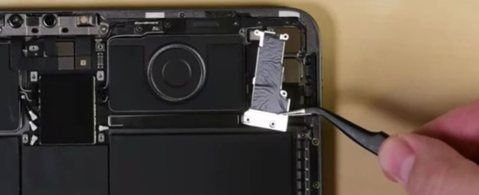Mổ bụng iPad Pro 2020: Nội thất giống iPad Pro 2018, độ nhạy cảm biến LiDAR thua camera TrueDepth