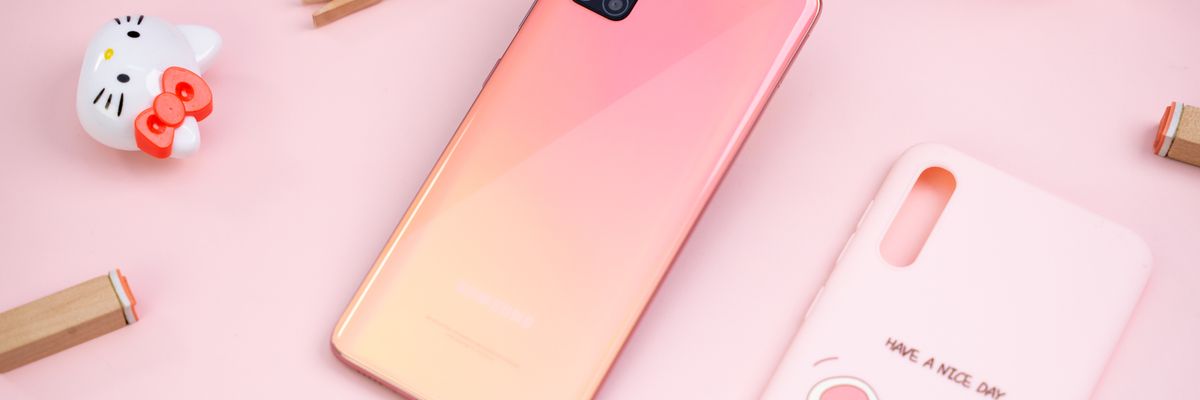 Mừng quốc tế phụ nữ 8/3 CellphoneS giảm giá đến 40% cho smartphone, smartwatch, tai nghe TWS,... cực hấp dẫn