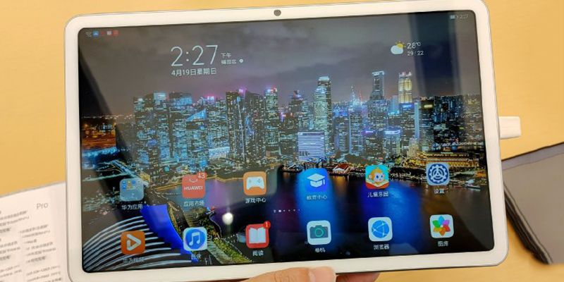 Thiết kế Huawei MatePad 10.4 được tiết lộ trong hình ảnh thực tế mới bị rò rỉ