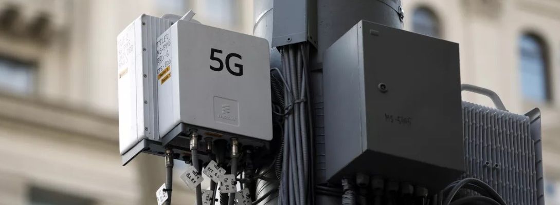 Được cho là nguyên nhân lây lan virus Corona, trạm phát 5G đã bị người dân Anh đốt cháy