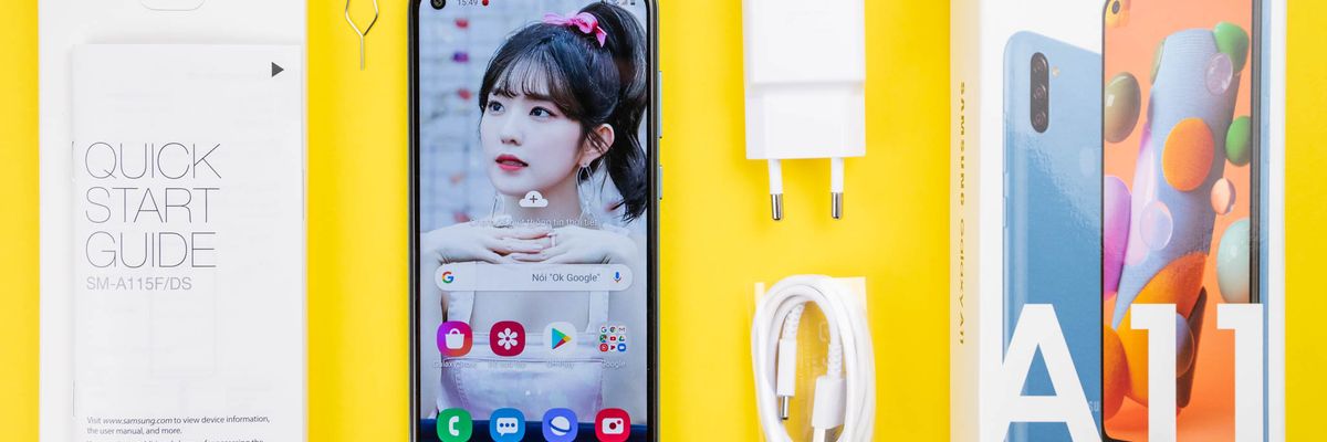 Mở hộp và trải nghiệm nhanh Galaxy A11: Smartphone phổ thông mà có màn hình Infinity-O, camera góc siêu rộng và sạc nhanh