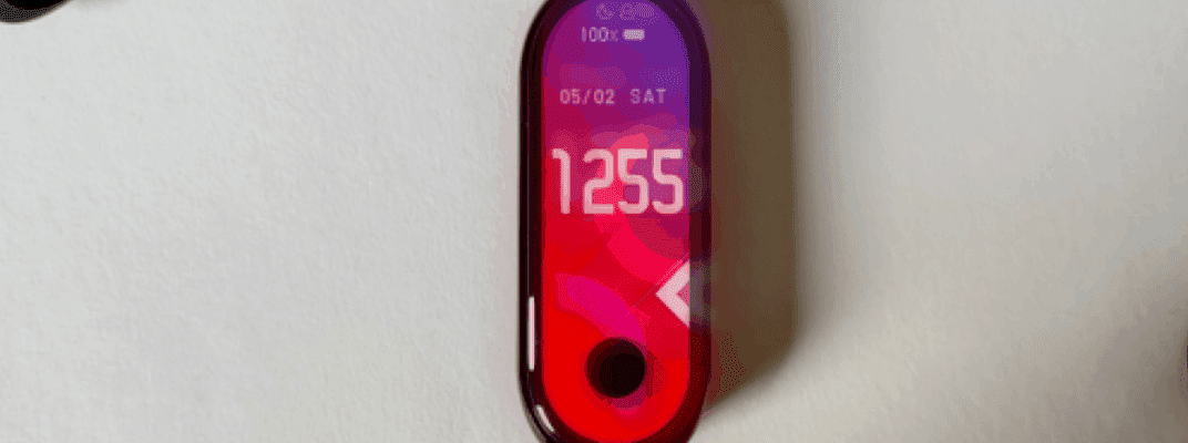 Xiaomi Mi Band 5 bất ngờ lộ ảnh với thiết kế màn hình “đục lỗ”, sẽ được tích hợp máy ảnh?