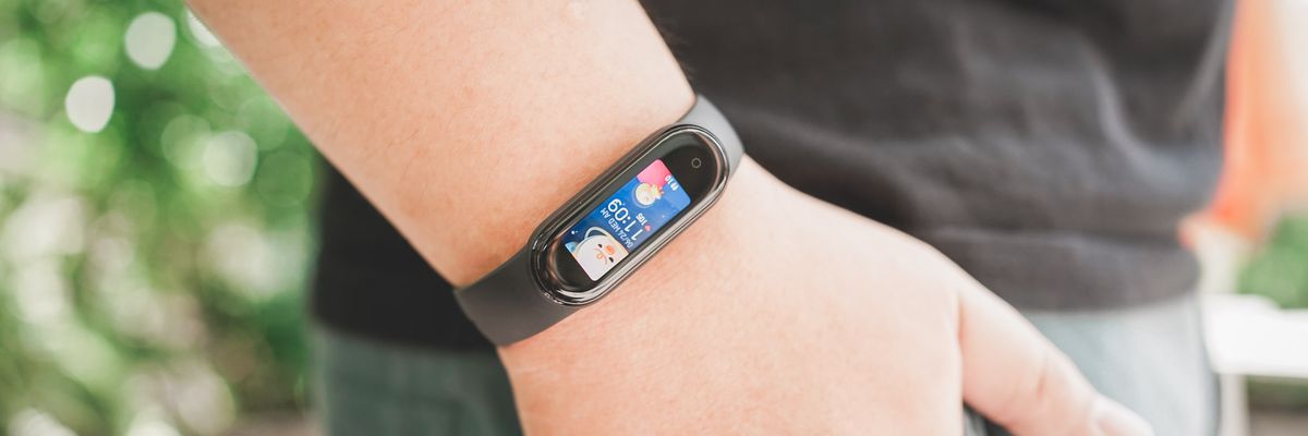 Trên tay Xiaomi Mi Band 5 tại VN: Vòng đeo tay thông minh không có đối thủ trong phân khúc dưới 1 triệu đồng
