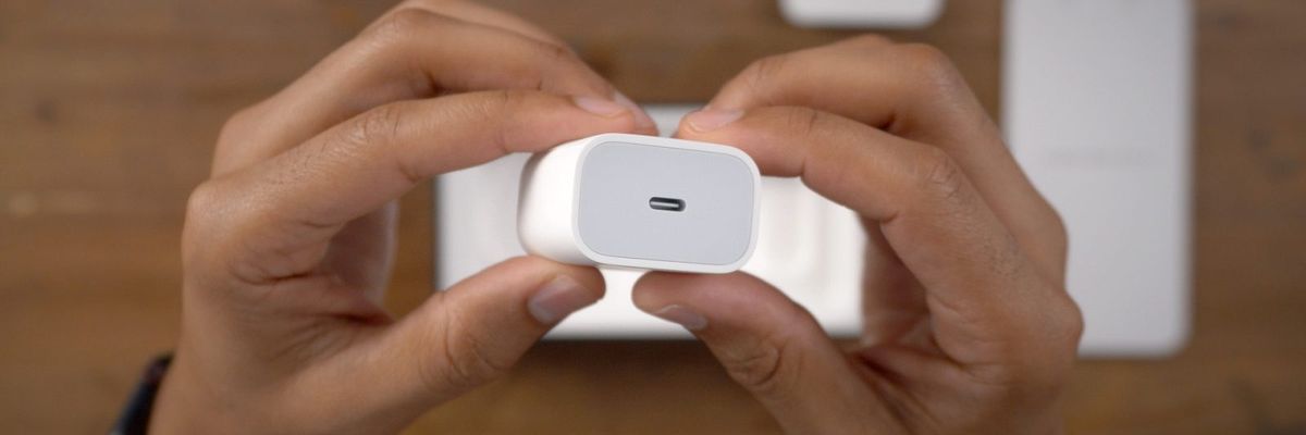 Apple không tặng kèm củ sạc trên iPhone 12 Series hóa ra lại là điều tốt