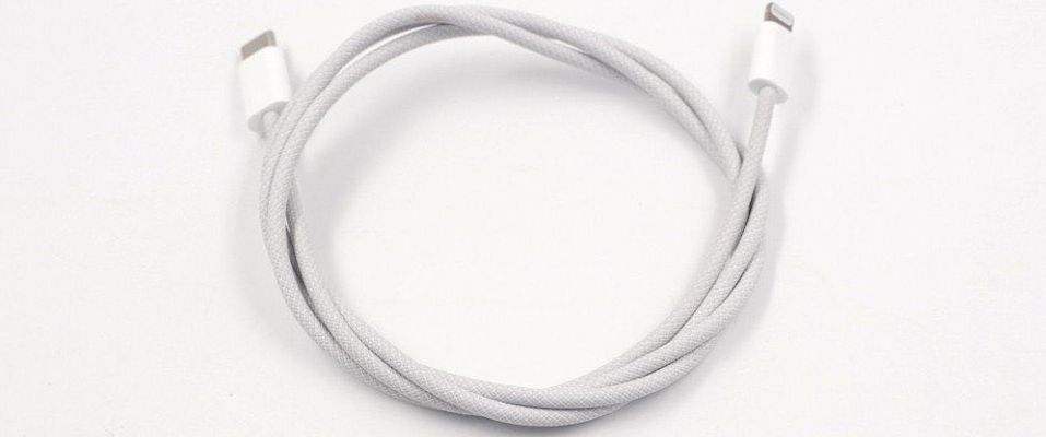 Tin đồn mới cho biết cáp bọc dù USB-C to Lightning sẽ là phụ kiện duy nhất có trong hộp iPhone 12