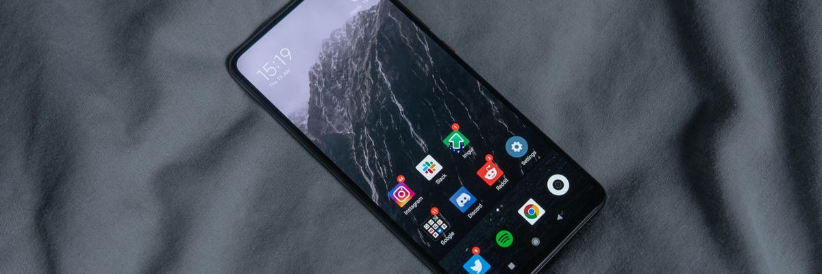 Người dùng Xiaomi phát hiện lỗ hổng có thể truy cập vào camera của cảm biến vân tay trong màn hình