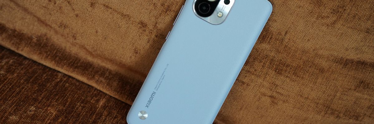 Trên tay Xiaomi Mi 11: Smartphone đầu tiên trên thế giới trang bị chip Snapdragon 888, giá từ 14 triệu đồng, được tặng kèm sạc 65W