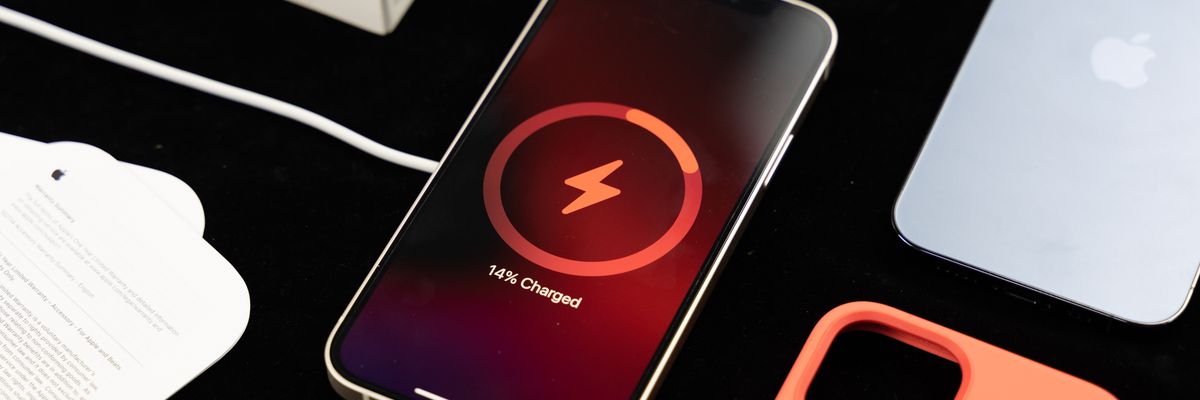 Trên tay sạc không dây Magsafe: “Ngon” nhưng giá "chát"