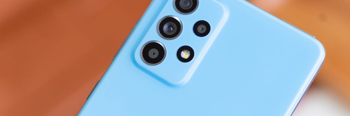 Trên tay Galaxy A52 chính hãng: Màn hình 90Hz, sạc 25W liệu đã đủ hấp dẫn với mức giá 9.3 triệu?