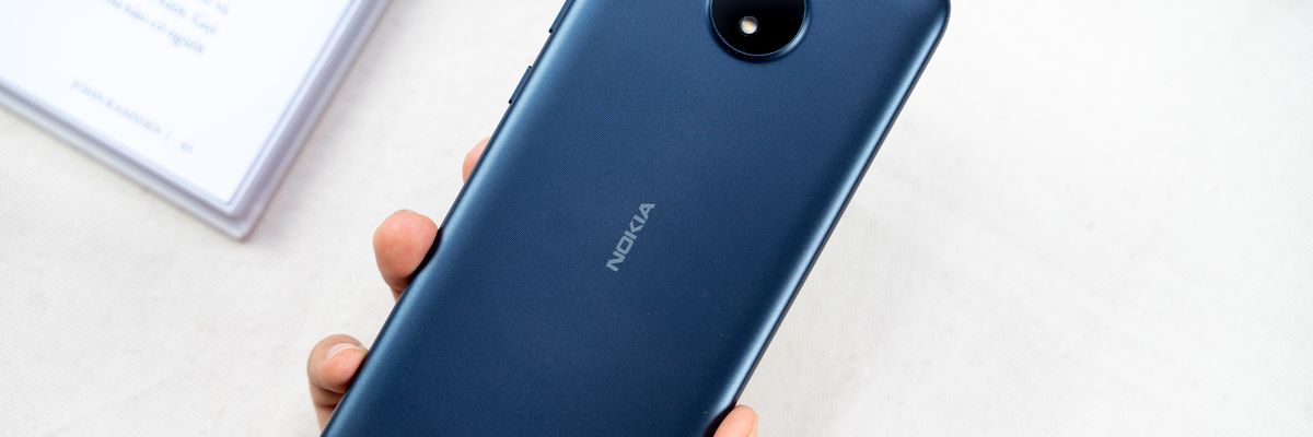 Mở hộp Nokia C20: Smartphone có pin 3000mAh tháo rời, giá 2.2 triệu đồng