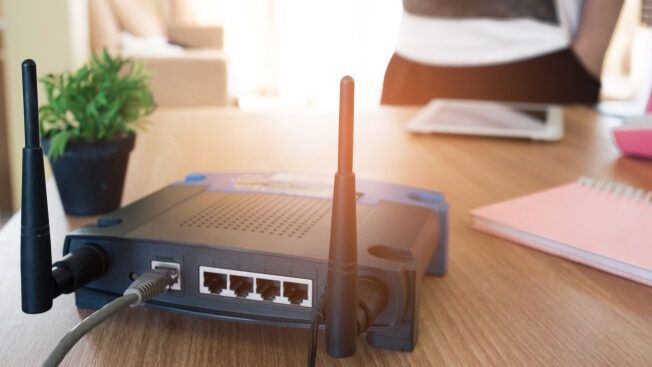 Modem là gì? Tìm hiểu chức năng và ưu/nhược điểm của modem
