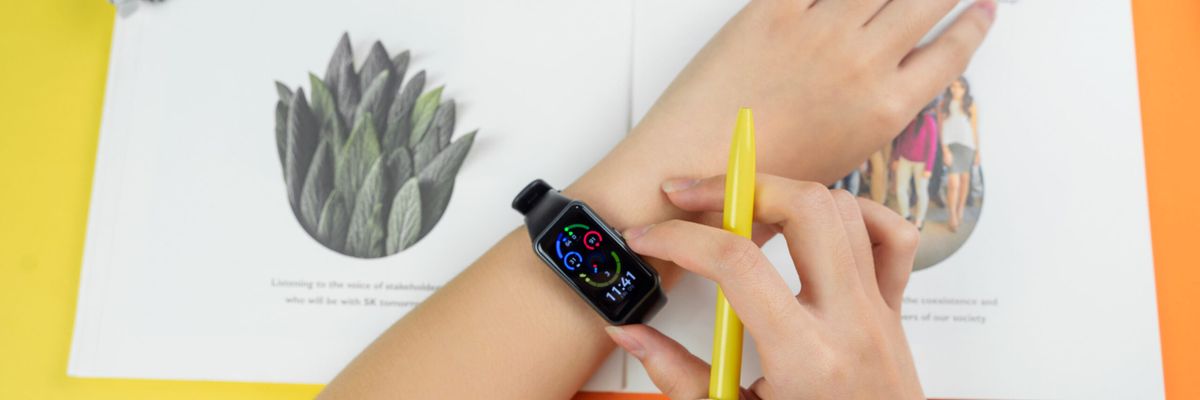 Mở hộp Huawei Band 6: Màn hình lớn sắc nét, trang bị cảm biến SpO2, pin 2 tuần, giá 1.4 triệu mua tại CellphoneS để có giá tốt hơn