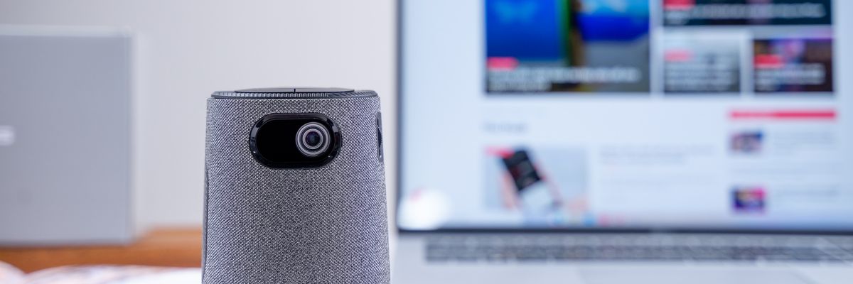 Trên tay Asus ZenBeam Latte L1: Chiếc máy chiếu di động kiêm loa Bluetooth trong hình dạng 1 ly cà phê