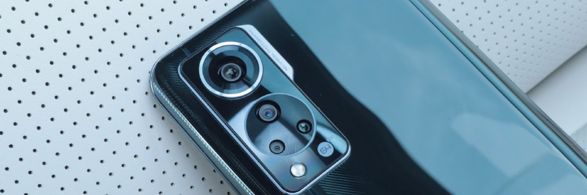 Cận cảnh ZTE Axon 30 5G: Smartphone trang bị công nghệ camera ẩn dưới màn hình thế hệ 2