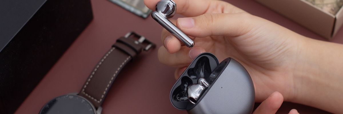 Cận cảnh Huawei FreeBuds 4: Tai nghe chống ồn giá 3.9 triệu, dành cho những người ghét "in-ears"
