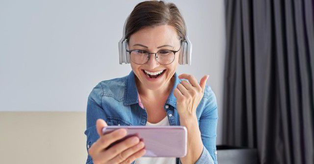 Android 12 sẽ cho phép người dùng điều khiển smartphone bằng cử chỉ trên khuôn mặt