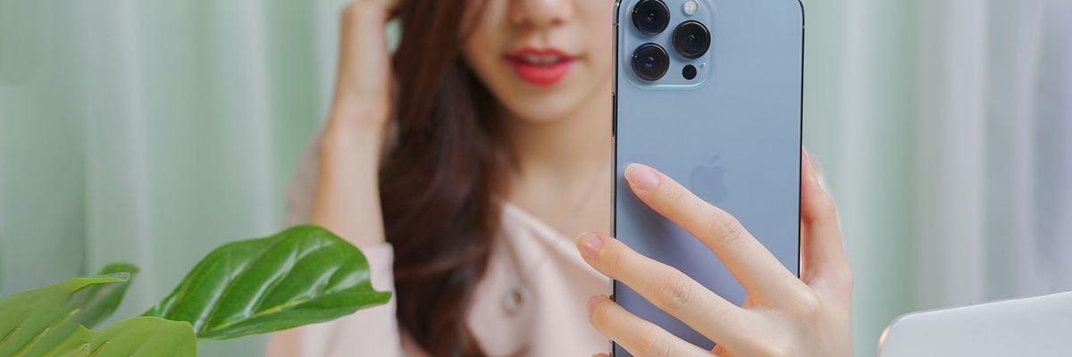 Mở hộp iPhone 13 Pro màu Sierra Blue đầu tiên tại VN, giá dự kiến tại CellphoneS chỉ từ 30.9 triệu đồng