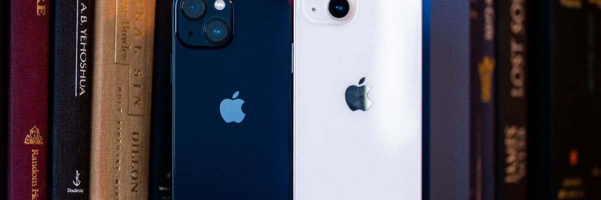 Trên tay iPhone 13 và 13 mini: Ngoại hình không đổi trừ cụm camera "chéo", hiệu năng mạnh mẽ với chip A15, pin cải thiện
