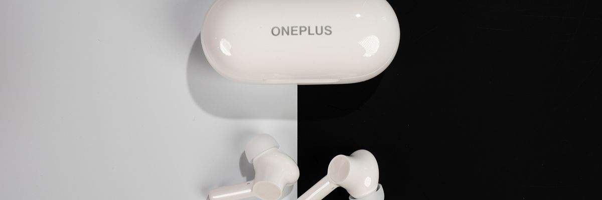 Cận cảnh OnePlus Buds Z2: Thiết kế nhỏ gọn, chống ồn "xịn" hơn AirPods Pro nhưng giá chưa tới 2 triệu