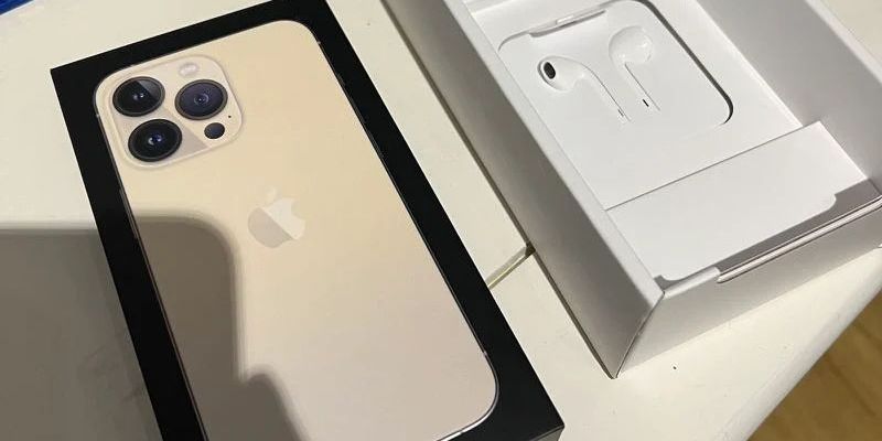 Người mua iPhone 13 series tại Pháp vẫn nhận được tai nghe EarPods