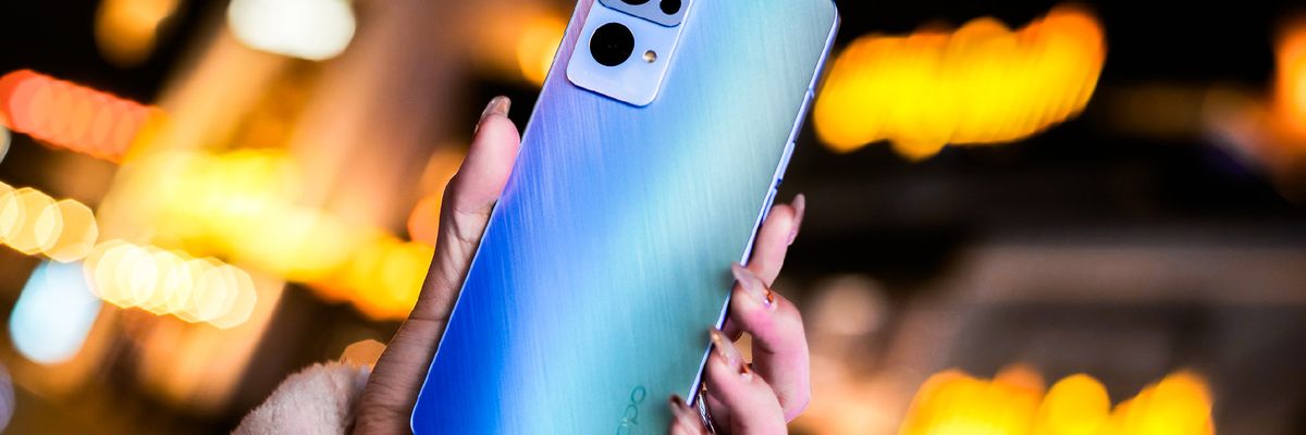 Trên tay OPPO Reno7 Pro: Thiết kế viền vuông, mặt lưng "sao băng" cực đẹp, camera dùng cảm biến Sony xịn, giá từ 13 triệu đồng