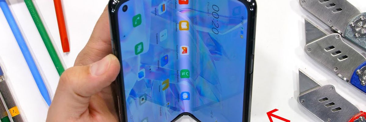 OPPO Find N liệu có sống sót sau màn tra tấn bằng dao rọc giấy, hơ lửa và bẻ cong?
