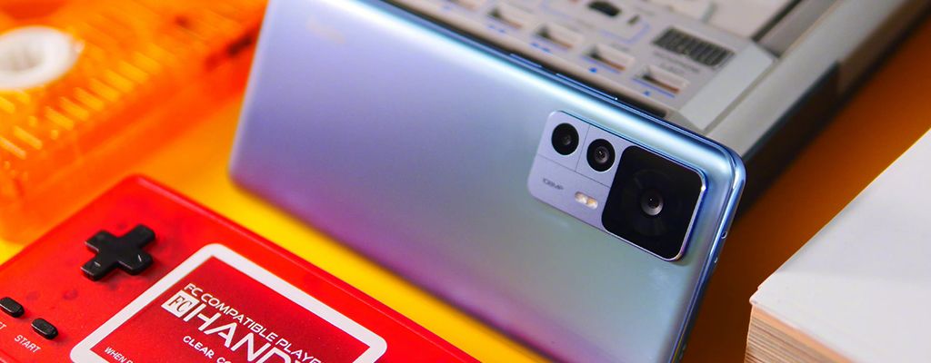 Cận cảnh Redmi K50 Ultra: Giá hơn 10 triệu có chip Snapdragon 8+ Gen 1, sạc nhanh 120W