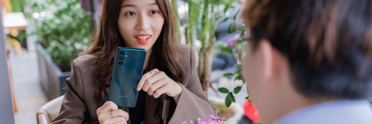 Tìm món quà hợp ví cho ngày của nàng, có ngay Galaxy A04s: Giá tốt, gam màu kẹo ngọt và viên pin khủng