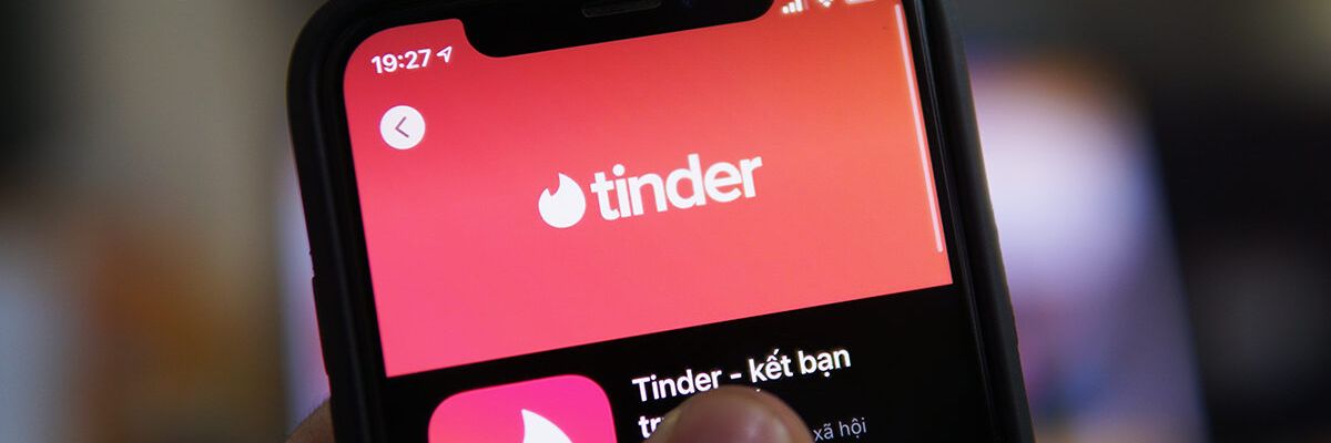 Tự nhiên lướt Tinder bị xin 200K! Đây là bí kiếp tránh tiền đi xa cho "tấm chiếu mới"