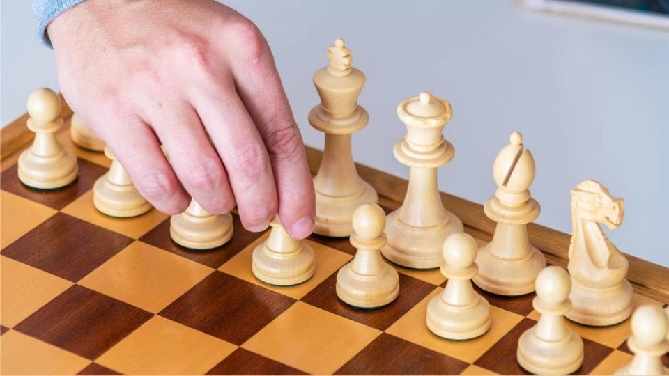 Hướng dẫn Cách đùa cờ vua 7 nước không còn cờ