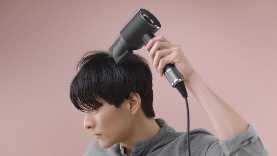 Những lưu ý khi thực hiện cách sấy tóc 7/3 