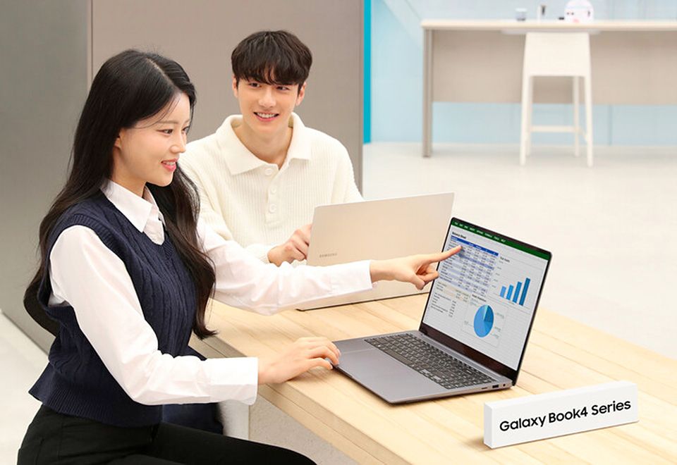 Galaxy Book Pro 4 Ultra đi kèm cổng kết nối đầy đủ