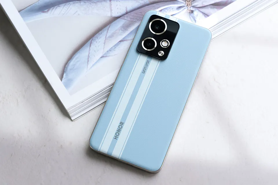 Cả hai điện thoại đều có pin 5000 mAh ấn tượng