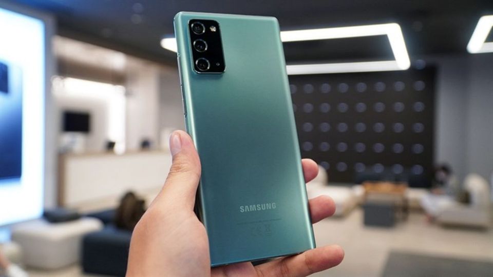 So sánh giá thành nên mua Samsung dòng Galaxy A và Galaxy S