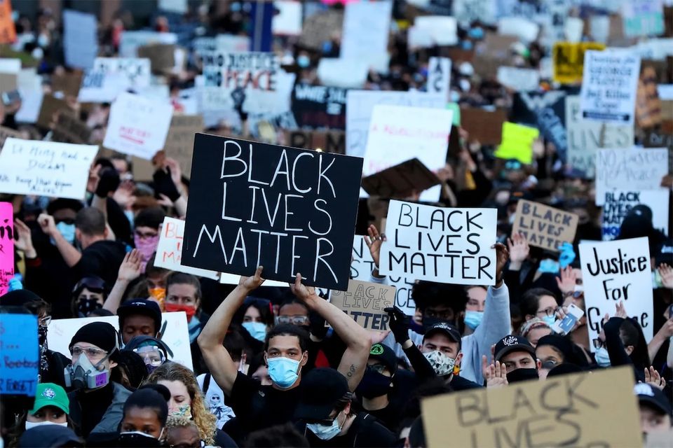 Black Lives Matter (BLM) đã trở thành một chủ đề tìm kiếm quan trọng trên Google, thể hiện sự quan tâm và hỗ trợ toàn cầu