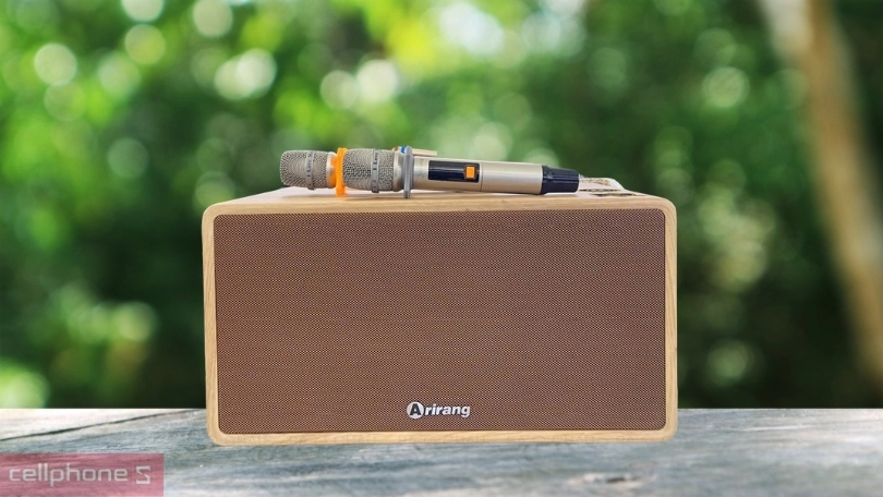 Thiết kế xách tay tiện lợi, màu sắc cổ điển