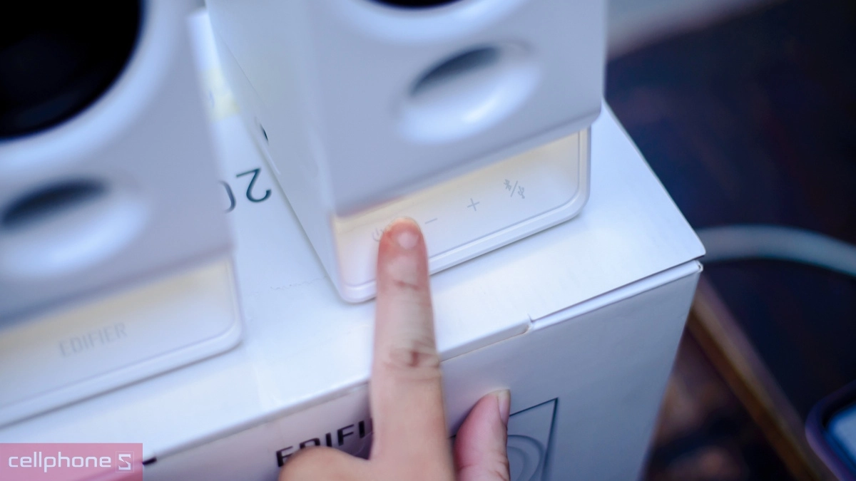 So sánh loa vi tính Edifier R20BT với Edifier R19BT